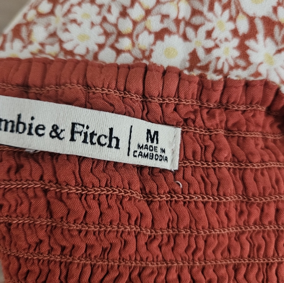 NWOT Abercrombie & Fitch red & white floral smocked fit & flare dress Womens Med - Picture 7 of 8
